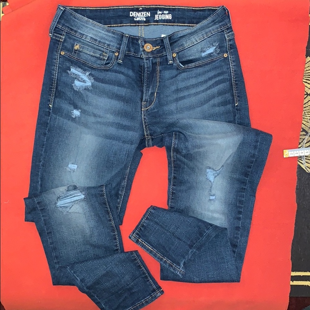 Distressed Low rise jeggings. Denizen from Levi’s